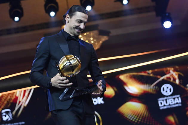 Foto Fabio Ferrari LaPresse - 17 Novembre 2022 - Dubai, Emirati Arabi Uniti - - Calcio -17ma edizione di Dubai International Sports Conference - Globe Soccer Awards 2022. Nella foto: Zlatan Ibrahimovic - Player Career Award November 17, 2022 Dubai, United Arab Emirates - sport - Soccer - 17th edition of the Dubai International Sports Conference - Globe Soccer Awards 2022. In the pic: Zlatan Ibrahimovic - Player Career Award  Copyright: xFabioxFerrari LaPressex