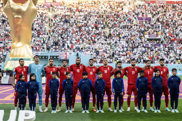 Sport Bilder des Tages DOHA, QATAR - NOVEMBER 21: The Iran team LtR: Ehsan Hajsafi, Alireza Beiranvand, Morteza Pouraliganji, Rouzbeh Cheshmi, Ali Karimi, Majid Hosseini, Sadegh Moharrami, Ahmad Nourollahi, Alireza Jahanbakhsh and Mehdi Taremi dont sing the national anthem ahead of the FIFA World Cup, WM, Weltmeisterschaft, Fussball Qatar 2022 Group B match between England and IR Iran at Khalifa International Stadium on November 21, 2022 in Doha, Qatar. (Photo by Sebastian Frej) WCS Copyright: xSebastianxFrejx