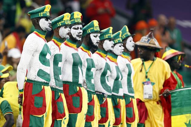 DOHA - Supporters of Senegal during the FIFA World Cup, WM, Weltmeisterschaft, Fussball Qatar 2022 group A match between Senegal and Netherlands at Al Thumama Stadium on November 21, 2022 in Doha, Qatar. ANP MAURICE VAN STONE FIFA World Cup Qatar 2022 2022 xVIxANPxSportx xxANPxIVx