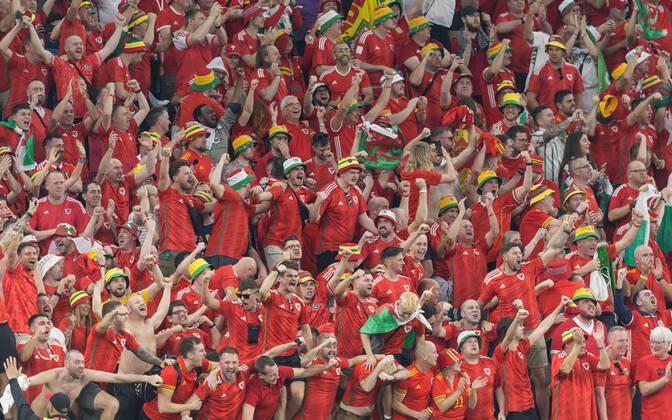 USA v Wales: Group B - FIFA World Cup, WM, Weltmeisterschaft, Fussball Qatar 2022 Wales fans during the World Cup match between USA v Wales, in Doha, Qatar, on November 21, 2022. Doha Qatar Copyright: xFotoxOlimpikx originalFilename:jastrzebowski-usavwale221121_npBv0