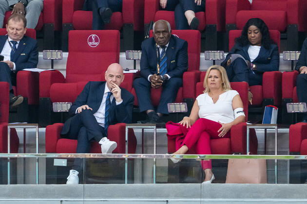 Bilder des Jahres, Sport 11 November Sport Themen der Woche KW47 221123 Gianni Infantino, president of Fifa, alongside Nancy Faeser, interior minister of Germany, who is seen wearing the OneLove armband ahead of the FIFA World Cup, WM, Weltmeisterschaft, Fussball 2022 football match between Germany and Japan on November 23, 2022 in Doha. Photo: Joel Marklund BILDBYRAN kod JM JM0384 bbeng fotboll football soccer fotball vm fotbolls-vm fotball-vm fotbolls-vm 2022 fifa world cup 2022 tyskland germany japan Copyright: JOELxMARKLUND BB221123JM039