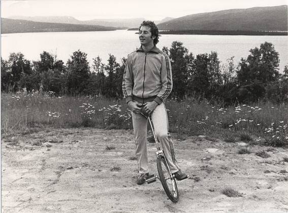 TÄRNABY 1976-08-09 Svenske alpina skidakaren Ingemar Stenmark tränar balansen pa en enhjulig cykel hemma i Tärnaby 9:e augusti 1976. TÄRNABY SVERIGE x11x Copyright: xJanxExCarlssonx INGEMAR STENMARK