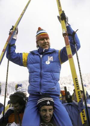 ARKIV 1984-02-13 Svenske längdskidakaren Gunde Svan jublar efter segern i skidloppet pa 15 KM vid de olympiska vinterspelen i Sarajevo, Jugoslavien, 13:e februari 1984. Sarajevo Jugoslavien x57x