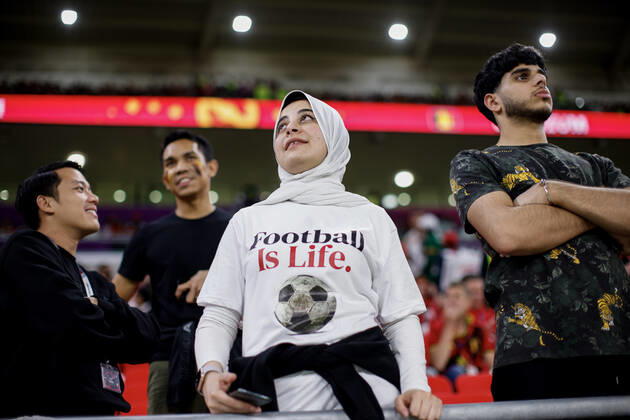 Sport Bilder des Tages belgium vs canada AL-RAYYAN, AR - 23.11.2022: BELGIUM VS CANADA - Fans during the match between Belgium and Canada, valid for the first round of the group stage of the World Cup, held at the Ahmed bin Ali Stadium in Al-Rayyan, Qatar. (Photo: Marcelo Machado de Melo Fotoarena) x2297924x  MarceloxMachadoxdexMelo