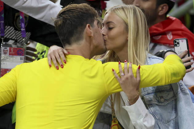Sport Bilder des Tages Belgium s goalkeeper Thibaut Courtois and his fiancee Mishel Gerzig pictured after a soccer game between Belgium s national team, Nationalteam the Red Devils and Canada, in Group F of the FIFA 2022 World Cup in Al Rayyan, State of Qatar on Wednesday 23 November 2022. BRUNOxFAHY  x53229677x