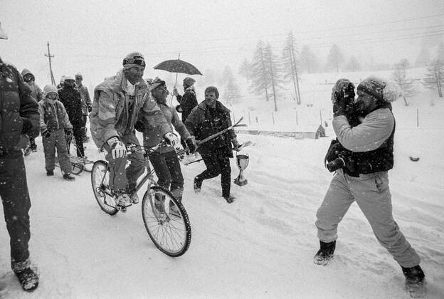 Sestriere 1986-11-29 Ingemar Stenmark vann slalom i Sestriere och fick en cykel i extrapris Sestriere Italien x4x