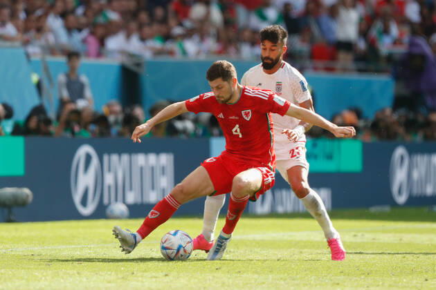 Wales v Iran 2022 FIFA World Cup, WM, Weltmeisterschaft, Fussball Ben Davies of Wales holds the ball up from Ramin Rezaeian of Iran during the 2022 FIFA World Cup Group B match at Ahmad Bin Ali Stadium, Al-Rayyan Content Not Available For UK Newspapers Copyright: xPaulxChestertonx FIL-17643-0059 UK Newspapers OUT