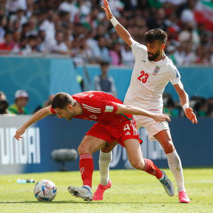 Wales v Iran 2022 FIFA World Cup, WM, Weltmeisterschaft, Fussball Ben Davies of Wales is challenged by Ramin Rezaeian of Iran during the 2022 FIFA World Cup Group B match at Ahmad Bin Ali Stadium, Al-Rayyan Content Not Available For UK Newspapers Copyright: xPaulxChestertonx FIL-17643-0079 UK Newspapers OUT