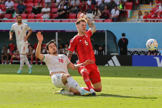 Wales v Iran 2022 FIFA World Cup, WM, Weltmeisterschaft, Fussball Sardar Azmoun of Iran clashes with Joe Rodon of Wales during the 2022 FIFA World Cup Group B match at Ahmad Bin Ali Stadium, Al-Rayyan Content Not Available For UK Newspapers Copyright: xPaulxChestertonx FIL-17643-0085 UK Newspapers OUT