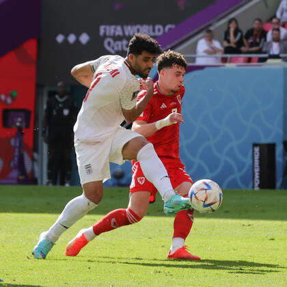 Wales v Iran 2022 FIFA World Cup, WM, Weltmeisterschaft, Fussball Mehdi Taremi of Iran clashes with Neco Williams of Wales during the 2022 FIFA World Cup Group B match at Ahmad Bin Ali Stadium, Al-Rayyan Content Not Available For UK Newspapers Copyright: xPaulxChestertonx FIL-17643-0089 UK Newspapers OUT