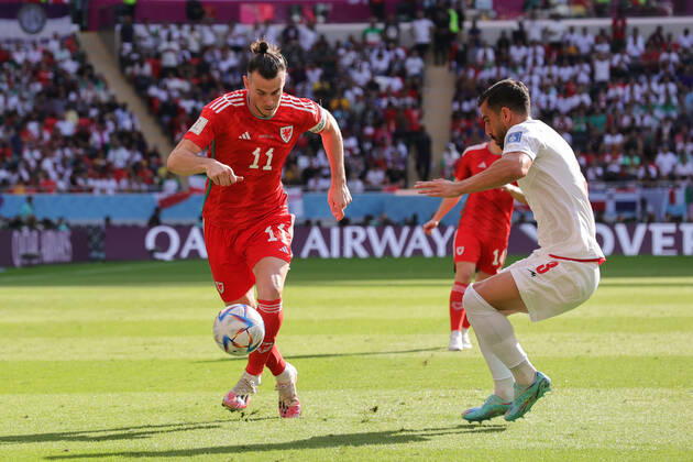 Wales v Iran 2022 FIFA World Cup, WM, Weltmeisterschaft, Fussball Gareth Bale of Wales takes on Ehsan Hajsafi of Iran during the 2022 FIFA World Cup Group B match at Ahmad Bin Ali Stadium, Al-Rayyan Content Not Available For UK Newspapers Copyright: xPaulxChestertonx FIL-17643-0092 UK Newspapers OUT