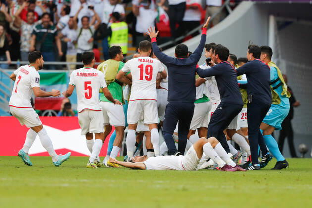 Wales v Iran 2022 FIFA World Cup, WM, Weltmeisterschaft, Fussball Iran players celebrate follwing Rouzbeh CheshmiÕs goal during the 2022 FIFA World Cup Group B match at Ahmad Bin Ali Stadium, Al-Rayyan Content Not Available For UK Newspapers Copyright: xPaulxChestertonx FIL-17643-0137 UK Newspapers OUT