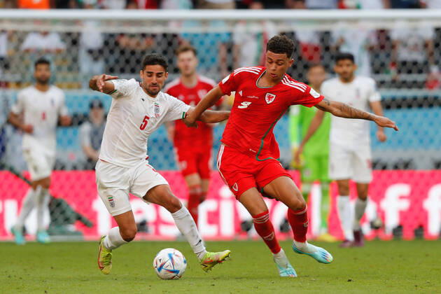 Wales v Iran 2022 FIFA World Cup, WM, Weltmeisterschaft, Fussball Brennan Johnson of Wales is challenged by Milad Mohammadi of Iran during the 2022 FIFA World Cup Group B match at Ahmad Bin Ali Stadium, Al-Rayyan Content Not Available For UK Newspapers Copyright: xPaulxChestertonx FIL-17643-0194 UK Newspapers OUT