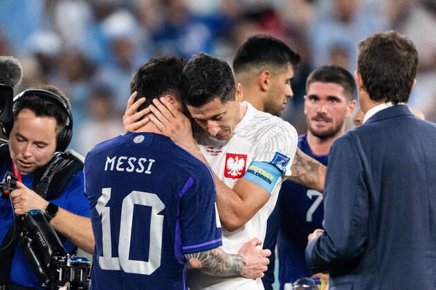 Bilder des Jahres, Sport 11 November Sport Themen der Woche KW48 Sport Bilder des Tages 221130 Lionel Messi of Argentina and Robert Lewandowski of Poland after the FIFA World Cup, WM, Weltmeisterschaft, Fussball 2022 football match between Poland and Argentina on November 30, 2022 in Doha. Photo: Joel Marklund BILDBYRAN kod JM JM0396 bbeng fotboll football soccer fotball vm fotbolls-vm fotball-vm fotbolls-vm 2022 fifa world cup 2022 polen poland argentina Copyright: JOELxMARKLUND BB221130JM256