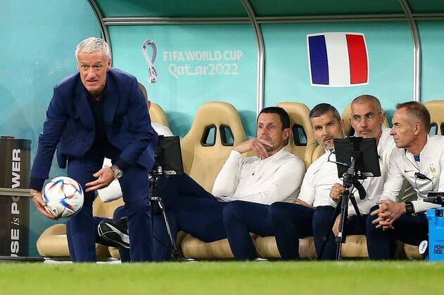 Mandatory Credit: Photo by Michael Zemanek Shutterstock (13647740af) Manager Didier Deschamps of France throws the ball back into play France v Poland, FIFA World Cup, WM, Weltmeisterschaft, Fussball 2022, Round of 16, Football, Al Thumama Stadium, Doha, Qatar - 04 Dec 2022 Editorial Use Only France v Poland, FIFA World Cup 2022, Round of 16, Football, Al Thumama Stadium, Doha, Qatar - 04 Dec 2022 Editorial Use Only Copyright: xMichaelxZemanek Shutterstockx 13647740af