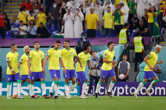 DOHA, 05-12-2022, Stadium , World Cup 2022 in Qatar , Round of 16, game between Brazil and South Korea, Brazil players celebrating the 3-0 from Richarlison (right) Brazil - South Korea  x19453255x Copyright: