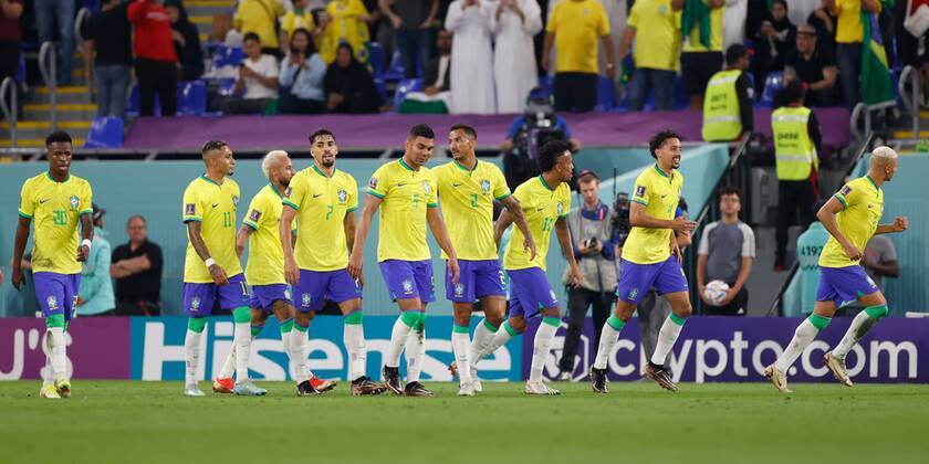 DOHA, 05-12-2022, Stadium , World Cup 2022 in Qatar , Round of 16, game between Brazil and South Korea, Brazil players celebrating the 3-0 from Richarlison (right) Brazil - South Korea  x19453256x Copyright: