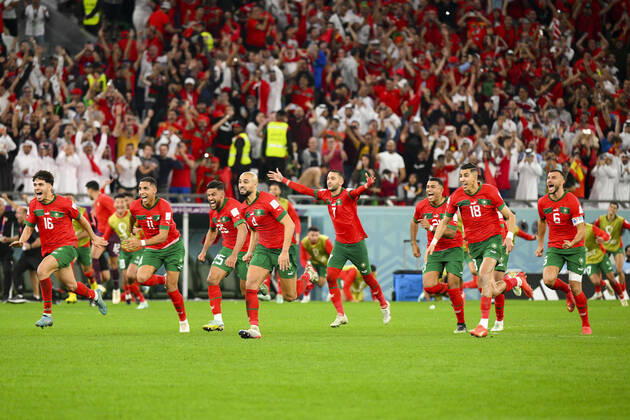 Sport Bilder des Tages joie des joueurs du Maroc apres la seance des tirs au but apres le tir de HAKIMI Achraf (MAR) FOOTBALL : Maroc vs Espagne - 1 8e finale - coupe du Monde Qatar 2022 - 06 12 2022 JBAutissier Panoramic 