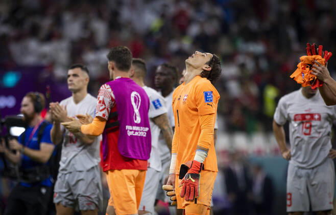 Doha, Qatar. 6th Dec, 2022. Torwart Yann Sommer (Schweiz) Portugal - Switzerland Portugal - Schweiz World Cup 2022 in Qatar 06.12.2022 Credit: Moritz Müller
