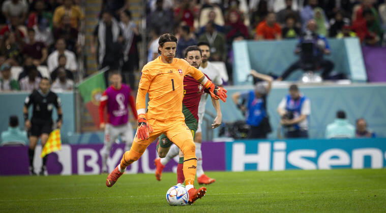 Doha, Qatar. 6th Dec, 2022. Torwart Yann Sommer (Schweiz) Portugal - Switzerland Portugal - Schweiz World Cup 2022 in Qatar 06.12.2022 Credit: Moritz Müller