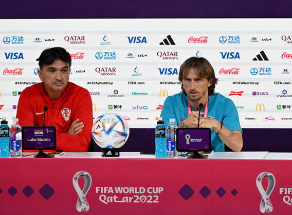Fussball, Herren, Saison 2022 23, WM in Katar, Doha, Pressekonferenz im Medienzentrum im Qatar National Convention Centre (QNCC), v. l. Trainer Zlatko Dalic (Kroatien), Luka Modric (Nr. 10, Kroatien), 08.12. 2022, Copyright: xMatthiasxKochx
