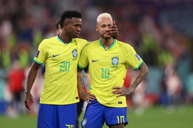 Croatia v Brazil : FIFA World Cup, WM, Weltmeisterschaft, Fussball 9 December 2022, Doha - FIFA World Cup Qatar 2022 - Quarter-Finals - Croatia v Brazil - Vinicius Junior of Brazil and Neymar of Brazil looks dejected after his team are knocked out of the World Cup - Photo: Charlotte Wilson Offside. Doha Qatar Copyright: xCharlottexWilsonx xOffsidexOffside