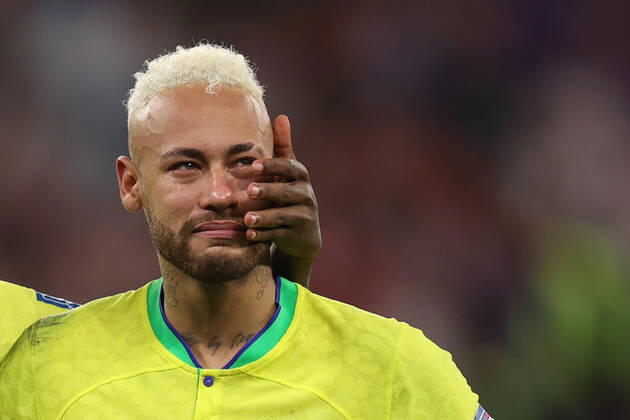 Croatia v Brazil : FIFA World Cup, WM, Weltmeisterschaft, Fussball 9 December 2022, Doha - FIFA World Cup Qatar 2022 - Quarter-Finals - Croatia v Brazil - Neymar of Brazil looks dejected after his team are knocked out of the World Cup - Photo: Charlotte Wilson Offside. Doha Qatar Copyright: xCharlottexWilsonx xOffsidexOffside