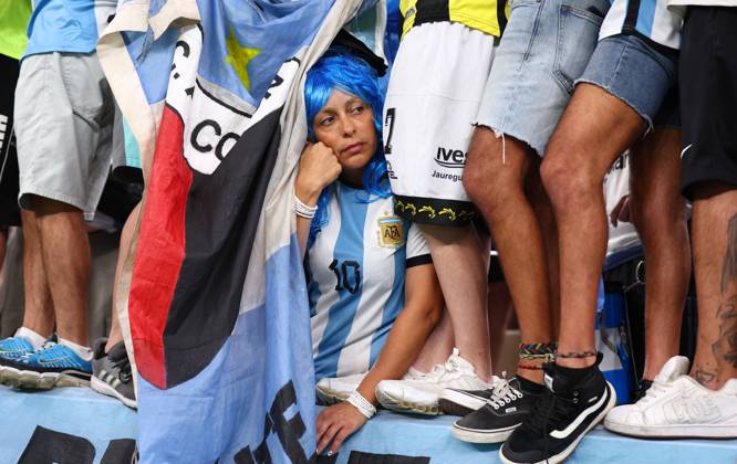 Doha, Qatar, 9th December 2022. Argentina fans during the FIFA World Cup, WM, Weltmeisterschaft, Fussball 2022 match at Lusail Stadium, Doha. Picture credit should read: David Klein Sportimage EDITORIAL USE ONLY. No use with unauthorised audio, video, data, fixture lists, club league logos or live services. Online in-match use limited to 120 images, no video emulation. No use in betting, games or single club league player publications. SPI-2091-0001