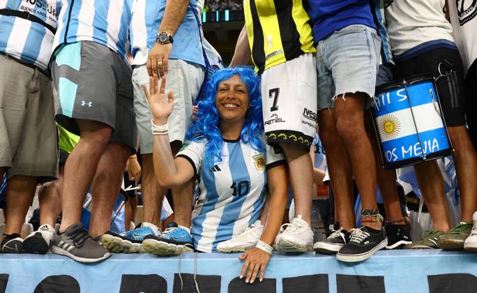 Doha, Qatar, 9th December 2022. Argentina fans during the FIFA World Cup, WM, Weltmeisterschaft, Fussball 2022 match at Lusail Stadium, Doha. Picture credit should read: David Klein Sportimage EDITORIAL USE ONLY. No use with unauthorised audio, video, data, fixture lists, club league logos or live services. Online in-match use limited to 120 images, no video emulation. No use in betting, games or single club league player publications. SPI-2091-0005