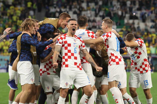 Croatia v Brazil : FIFA World Cup, WM, Weltmeisterschaft, Fussball 9 December 2022, Doha - FIFA World Cup Qatar 2022 - Quarter-Finals - Croatia v Brazil - Dejan Lovren of Croatia celebrates victory with his team mates - Photo: Charlotte Wilson Offside. Doha Qatar Copyright: xCharlottexWilsonx xOffsidexOffside