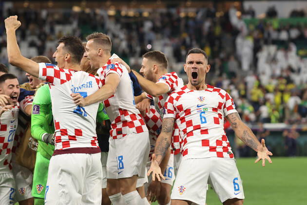 Croatia v Brazil : FIFA World Cup, WM, Weltmeisterschaft, Fussball 9 December 2022, Doha - FIFA World Cup Qatar 2022 - Quarter-Finals - Croatia v Brazil - Dejan Lovren of Croatia celebrates victory with his team mates - Photo: Charlotte Wilson Offside. Doha Qatar Copyright: xCharlottexWilsonx xOffsidexOffside
