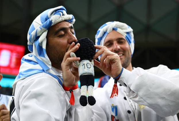Doha, Qatar, 9th December 2022. Argentina fans during the FIFA World Cup, WM, Weltmeisterschaft, Fussball 2022 match at Lusail Stadium, Doha. Picture credit should read: David Klein Sportimage EDITORIAL USE ONLY. No use with unauthorised audio, video, data, fixture lists, club league logos or live services. Online in-match use limited to 120 images, no video emulation. No use in betting, games or single club league player publications. SPI-2091-0014