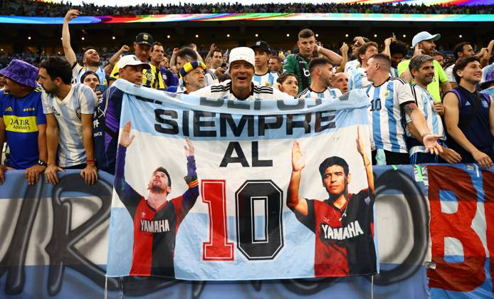 Doha, Qatar, 9th December 2022. Argentina fans during the FIFA World Cup, WM, Weltmeisterschaft, Fussball 2022 match at Lusail Stadium, Doha. Picture credit should read: David Klein Sportimage EDITORIAL USE ONLY. No use with unauthorised audio, video, data, fixture lists, club league logos or live services. Online in-match use limited to 120 images, no video emulation. No use in betting, games or single club league player publications. SPI-2091-0015