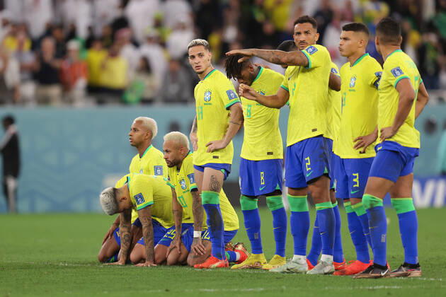 Croatia v Brazil : FIFA World Cup, WM, Weltmeisterschaft, Fussball 9 December 2022, Doha - FIFA World Cup Qatar 2022 - Quarter-Finals - Croatia v Brazil - Neymar of Brazil looks dejected after the penalty shoot out - Photo: Charlotte Wilson Offside. Doha Qatar Copyright: xCharlottexWilsonx xOffsidexOffside