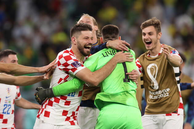 Croatia v Brazil : FIFA World Cup, WM, Weltmeisterschaft, Fussball 9 December 2022, Doha - FIFA World Cup Qatar 2022 - Quarter-Finals - Croatia v Brazil - Bruno Petkovic of Croatia celebrates victory with his team mates- Photo: Charlotte Wilson Offside. Doha Qatar Copyright: xCharlottexWilsonx xOffsidexOffside
