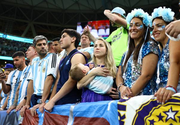 Doha, Qatar, 9th December 2022. Argentina fans during the FIFA World Cup, WM, Weltmeisterschaft, Fussball 2022 match at Lusail Stadium, Doha. Picture credit should read: David Klein Sportimage EDITORIAL USE ONLY. No use with unauthorised audio, video, data, fixture lists, club league logos or live services. Online in-match use limited to 120 images, no video emulation. No use in betting, games or single club league player publications. SPI-2091-0021