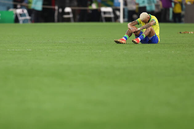 Croatia v Brazil : FIFA World Cup, WM, Weltmeisterschaft, Fussball 9 December 2022, Doha - FIFA World Cup Qatar 2022 - Quarter-Finals - Croatia v Brazil - Neymar of Brazil looks dejected - Photo: Charlotte Wilson Offside. Doha Qatar Copyright: xCharlottexWilsonx xOffsidexOffside