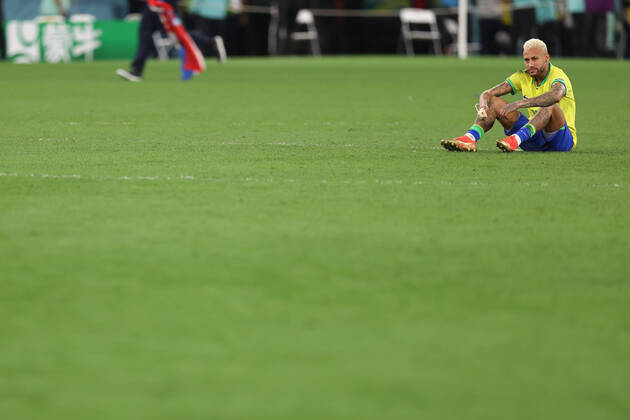 Croatia v Brazil : FIFA World Cup, WM, Weltmeisterschaft, Fussball 9 December 2022, Doha - FIFA World Cup Qatar 2022 - Quarter-Finals - Croatia v Brazil - Neymar of Brazil looks dejected - Photo: Charlotte Wilson Offside. Doha Qatar Copyright: xCharlottexWilsonx xOffsidexOffside