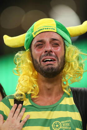 Croatia v Brazil : FIFA World Cup, WM, Weltmeisterschaft, Fussball 9 December 2022, Doha - FIFA World Cup Qatar 2022 - Quarter-Finals - Croatia v Brazil - Brazil fans look dejected - Photo: Charlotte Wilson Offside. Doha Qatar Copyright: xCharlottexWilsonx xOffsidexOffside