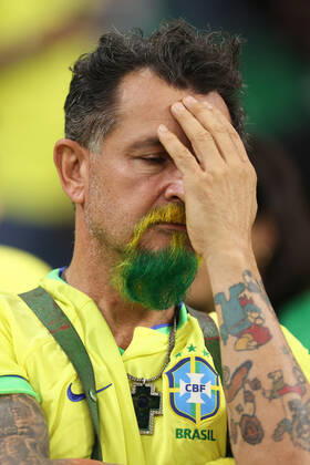 Croatia v Brazil : FIFA World Cup, WM, Weltmeisterschaft, Fussball 9 December 2022, Doha - FIFA World Cup Qatar 2022 - Quarter-Finals - Croatia v Brazil - Brazil fans look dejected - Photo: Charlotte Wilson Offside. Doha Qatar Copyright: xCharlottexWilsonx xOffsidexOffside