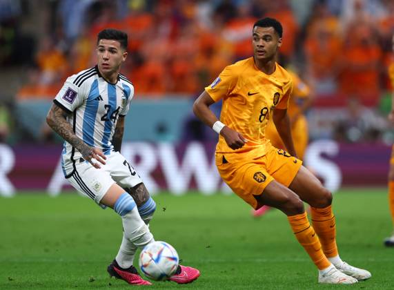 Doha, Qatar, 9th December 2022. Enzo Fernandez of Argentina and Cody Gakpo of Netherlands during the FIFA World Cup, WM, Weltmeisterschaft, Fussball 2022 match at Lusail Stadium, Doha. Picture credit should read: David Klein Sportimage EDITORIAL USE ONLY. No use with unauthorised audio, video, data, fixture lists, club league logos or live services. Online in-match use limited to 120 images, no video emulation. No use in betting, games or single club league player publications. SPI-2091-0046
