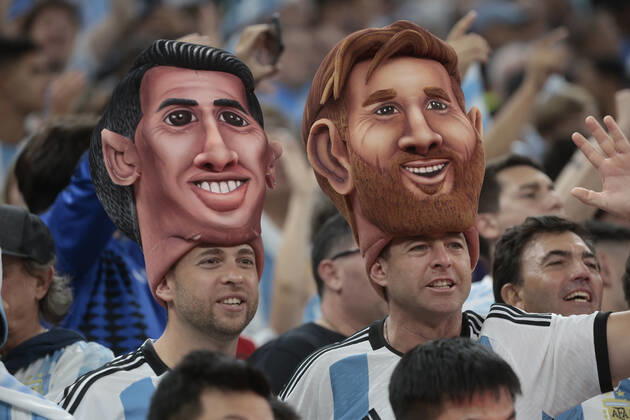 Sport Themen der Woche KW49 Argentina fans celebrate the victory today, at the end of a match of the quarterfinals of the Qatar 2022 Soccer World Cup between the Netherlands and Argentina at the Lusail stadium, Qatar 09 December 2022. Soccer World Cup 2022: Netherlands - Argentina !ACHTUNG: NUR REDAKTIONELLE NUTZUNG!  Copyright: xJuanxIgnacioxRoncoronix GR5878 20221210-6f5fbf32704c046a9e04a6913901a2028f91039e