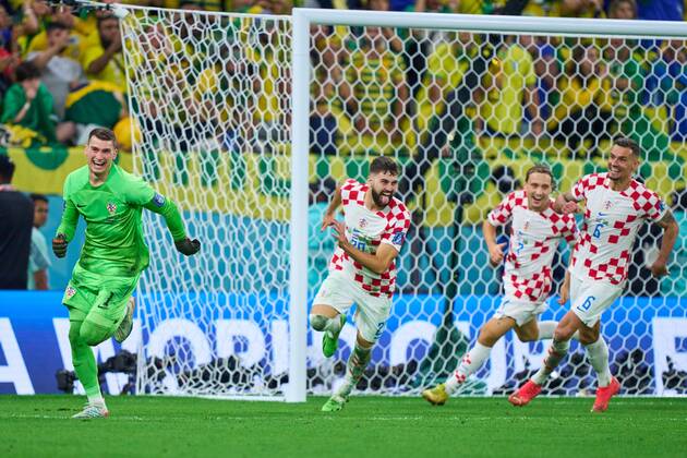 RECORD DATE NOT STATED FIFA World Cup, WM, Weltmeisterschaft, Fussball Qatar 2022 Croatia vs Brazil CF Dominik Livakovic and Croatia Players during the game Croatia vs Brazil, corresponding to the Quarterfinal of the FIFA World Cup Qatar 2022, at Education City Stadium, Doha, on December 09, 2022. <br><br> Dominik Livakovic y Jugadores de Croacia celebran el pase a Semifinales durante el partido Croacia vs Brasil, correspondiente a los cuartos de final de la Copa Mundial de la FIFA Catar 2022, en el Estadio de la Ciudad de la Educacion, Doha, el 09 de Diciembre de 2022 DOHA DOHA QATAR Copyright: xCristianxdexMarchenax 20221209_6706