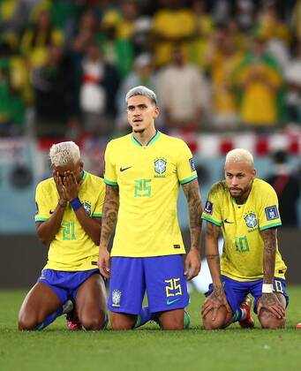 Bilder des Jahres 2022, Sport 12 Dezember Sport Themen der Woche KW49 Mandatory Credit: Photo by Michael Zemanek Shutterstock (13655744lh) Rodrygo ,Pedro and Neymar of Brazil look dejected during th epenalty shootout Croatia v Brazil, FIFA World Cup, WM, Weltmeisterschaft, Fussball 2022, Quarter Final, Football, Education City Stadium, Doha, Qatar - 09 Dec 2022 Editorial Use Only Croatia v Brazil, FIFA World Cup 2022, Quarter Final, Football, Education City Stadium, Doha, Qatar - 09 Dec 2022 Editorial Use Only Copyright: xMichaelxZemanek Shutterstockx 13655744lh