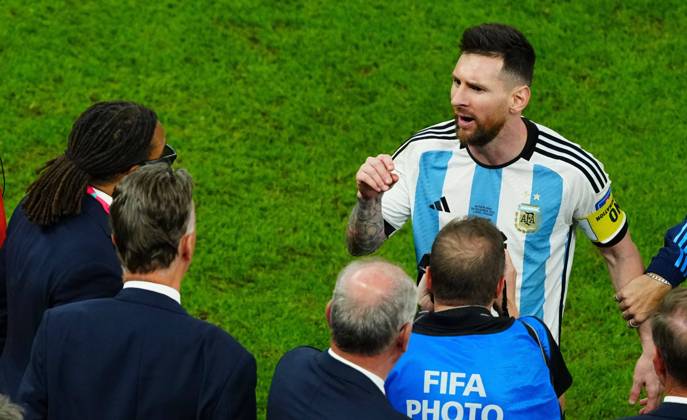 Mandatory Credit: Photo by Javier Garcia Shutterstock (13655758fy) Lionel Messi of Argentina exchanges words with Manager Louis van Gaal of the Netherlands after the match Netherlands v Argentina, FIFA World Cup, WM, Weltmeisterschaft, Fussball 2022, Quarter Final, Football, Lusail Stadium, Al Daayen, Qatar - 09 Dec 2022 Editorial Use Only Netherlands v Argentina, FIFA World Cup 2022, Quarter Final, Football, Lusail Stadium, Al Daayen, Qatar - 09 Dec 2022 Editorial Use Only Copyright: xJavierxGarcia Shutterstockx 13655758fy