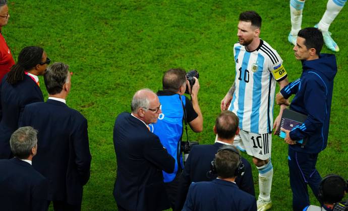 Mandatory Credit: Photo by Javier Garcia Shutterstock (13655758ga) Lionel Messi of Argentina exchanges words with Manager Louis van Gaal of the Netherlands, left, after the match Netherlands v Argentina, FIFA World Cup, WM, Weltmeisterschaft, Fussball 2022, Quarter Final, Football, Lusail Stadium, Al Daayen, Qatar - 09 Dec 2022 Editorial Use Only Netherlands v Argentina, FIFA World Cup 2022, Quarter Final, Football, Lusail Stadium, Al Daayen, Qatar - 09 Dec 2022 Editorial Use Only Copyright: xJavierxGarcia Shutterstockx 13655758ga