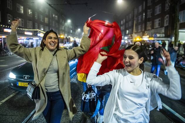 AMSTERDAM - Moroccan football supporters celebrate the 1-0 win of the Moroccan football team on the Mercatorplein in Amsterdam during the match between Morocco and Portugal at the World Cup in Qatar. ANP OLAF KRAAK xVIxANPxSportx xxANPxIVx