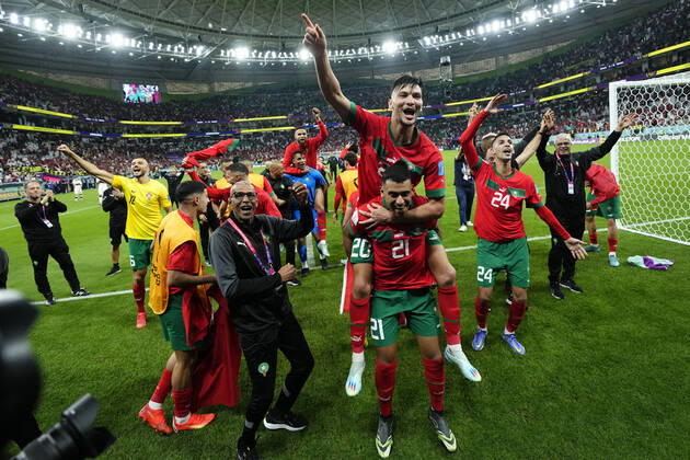 Sport Themen der Woche KW49 Sport Bilder des Tages Morocco v Portugal: Quarter Final - FIFA World Cup, WM, Weltmeisterschaft, Fussball Qatar 2022 Morocco players celebrates victory after the FIFA World Cup Qatar 2022 quarter final match between Morocco and Portugal at Al Thumama Stadium on December 10, 2022 in Doha, Qatar. Doha Qatar  Copyright: xJosexBretonx originalFilename:breton-moroccov221210_npYLI.jpg
