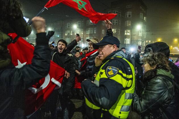 AMSTERDAM - Moroccan football supporters celebrate the 1-0 win of the Moroccan football team on Mercatorplein in Amsterdam during the match between Morocco and Portugal at the World Cup in Qatar. ANP OLAF KRAAK xVIxANPxSportx xxANPxIVx