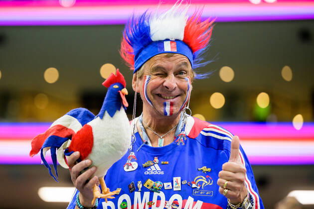 Sport Bilder des Tages 221210 A supporter of France ahead of the FIFA World Cup, WM, Weltmeisterschaft, Fussball 2022 quarterfinal between England and France on December 10, 2022 in Doha. Photo: Joel Marklund BILDBYRAN kod JM JM0409 bbeng fotboll football soccer fotball vm fotbolls-vm fotball-vm fotbolls-vm 2022 fifa world cup 2022 kvartsfinal quarterfinal quarter-final england frankrike france publik Copyright: JOELxMARKLUND BB221210JM003